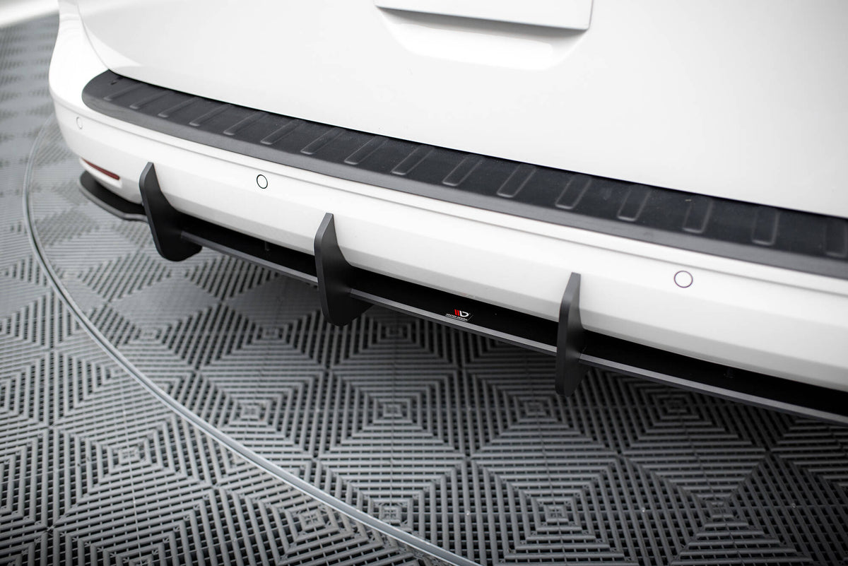 Maxton Design diffuser for VW Caddy Maxi MK5 2006 sett fra siden – sort finish og aerodynamisk profil
