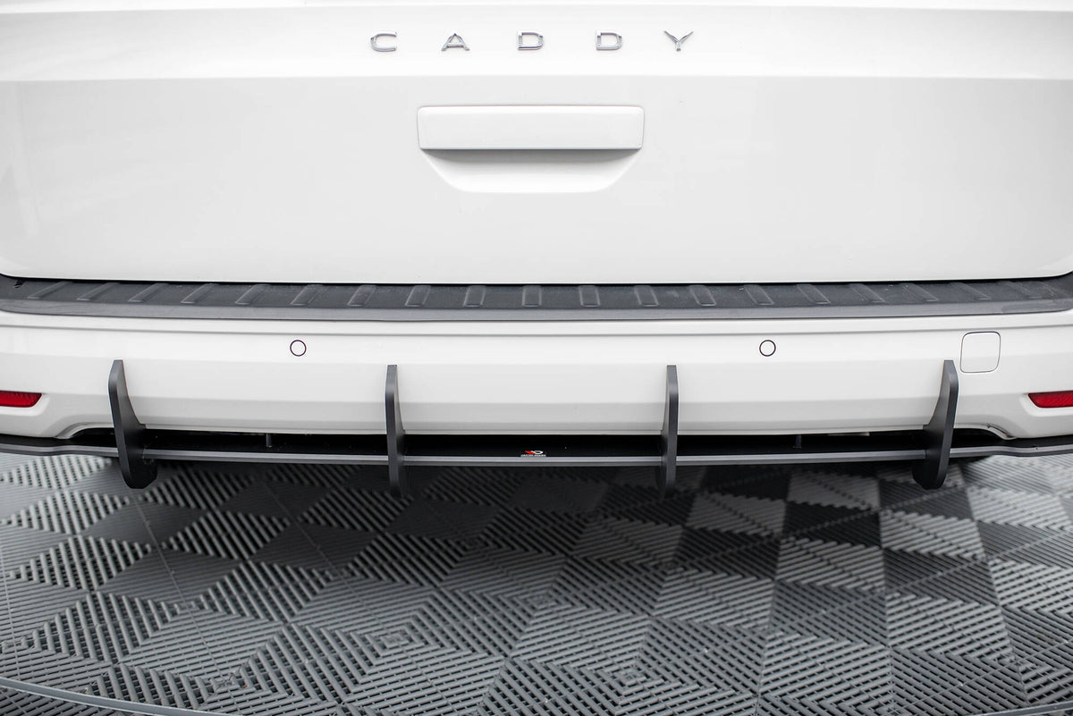 Nærbilde av Maxton Design diffuser til VW Caddy Maxi MK5 som viser overflatetekstur og materialkvalitet