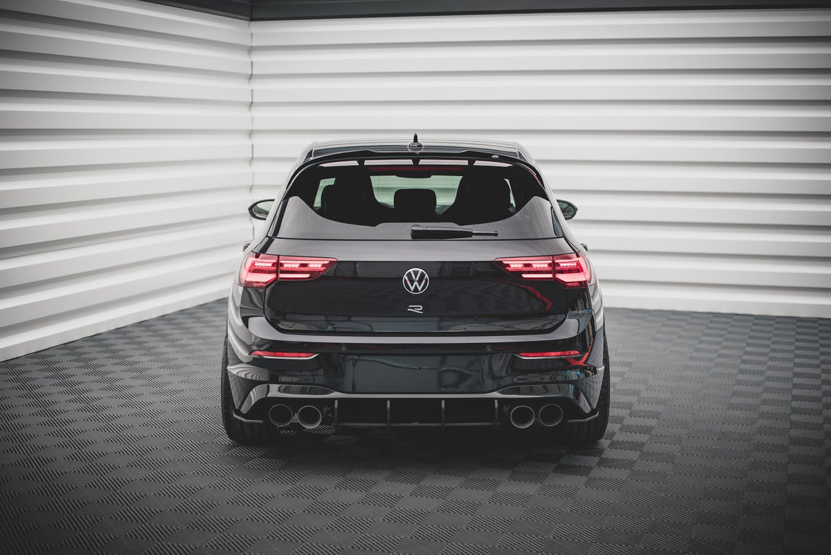 Diffuserplate til VW Golf 8 R – nærbilde av overflatestruktur i sort ABS-plast