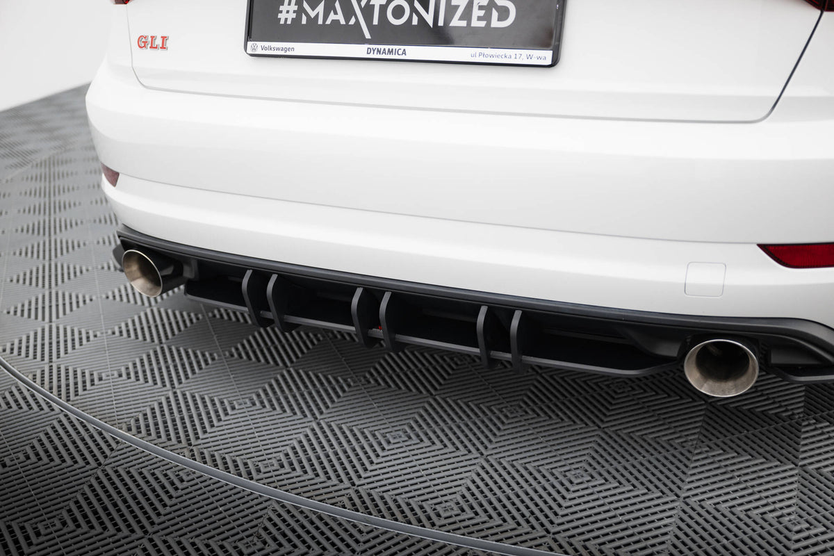 Maxton Design diffuser montert på VW Jetta GLI Mk7 i skrå vinkel