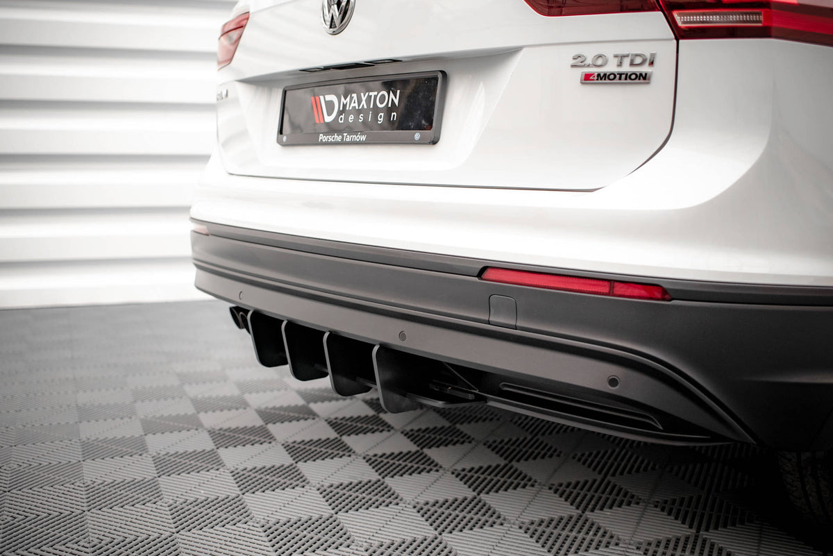 Nærbilde av Street Pro diffusor for VW Tiguan Mk2 med overflatedetaljer