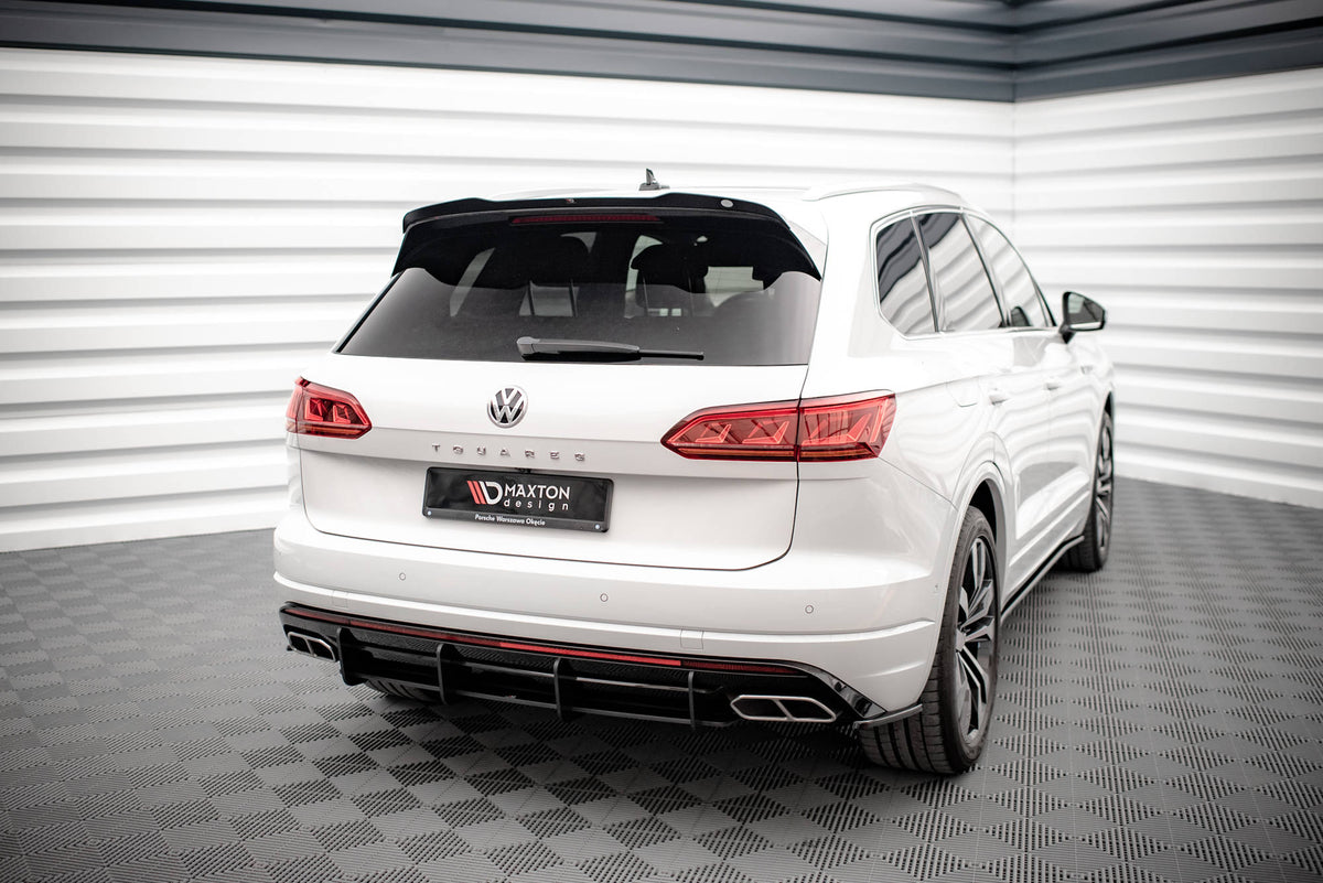 Street Pro bakdiffusor for VW Touareg R-Line Mk3 i blank svart, sett bakfra
