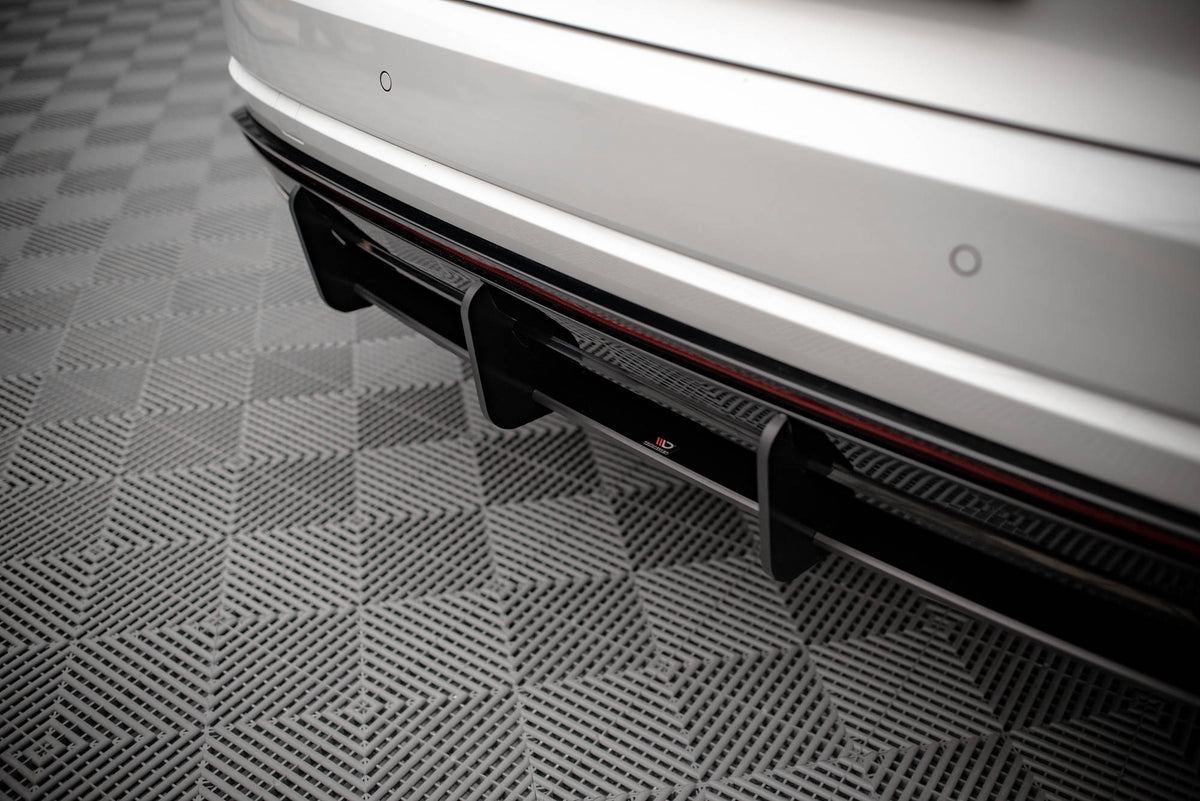 Nærbilde av sentral bakdiffusor i ABS-plast for Touareg R-Line Mk3