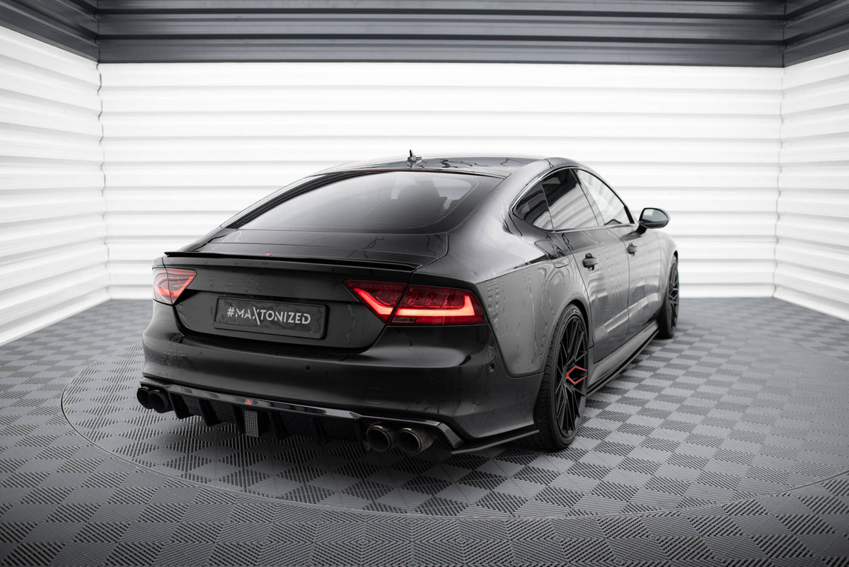 Bakre sideflaps i matt svart ABS montert på Audi A7 S-Line C7