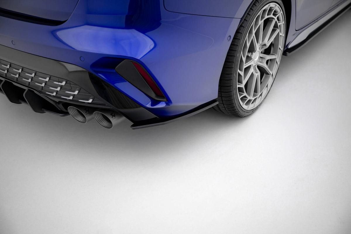 Sideflaps bak i sort finish montert på Audi S3 Sedan 8Y Facelift 2024 for et sportligere utseende
