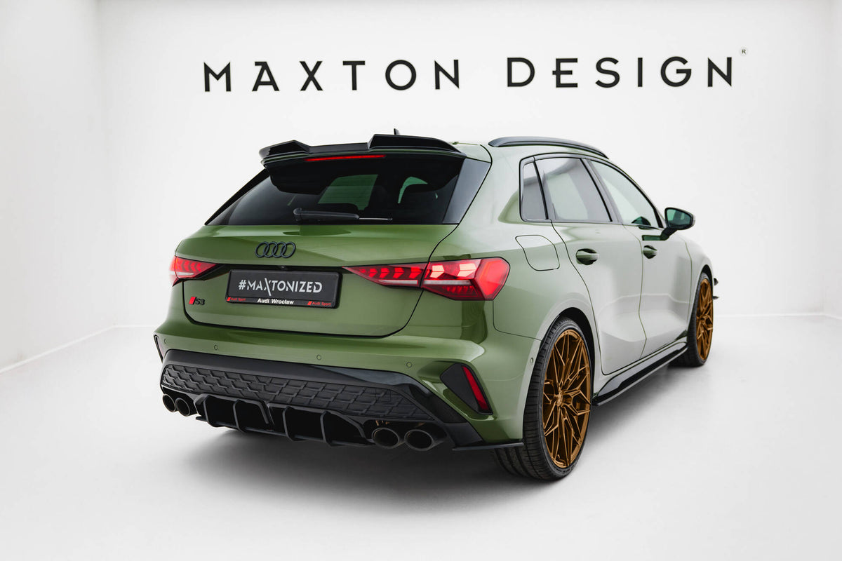 Nærbilde av bakre sideflaps V1 til Audi S3 8Y Facelift Sportback i matt sort finish
