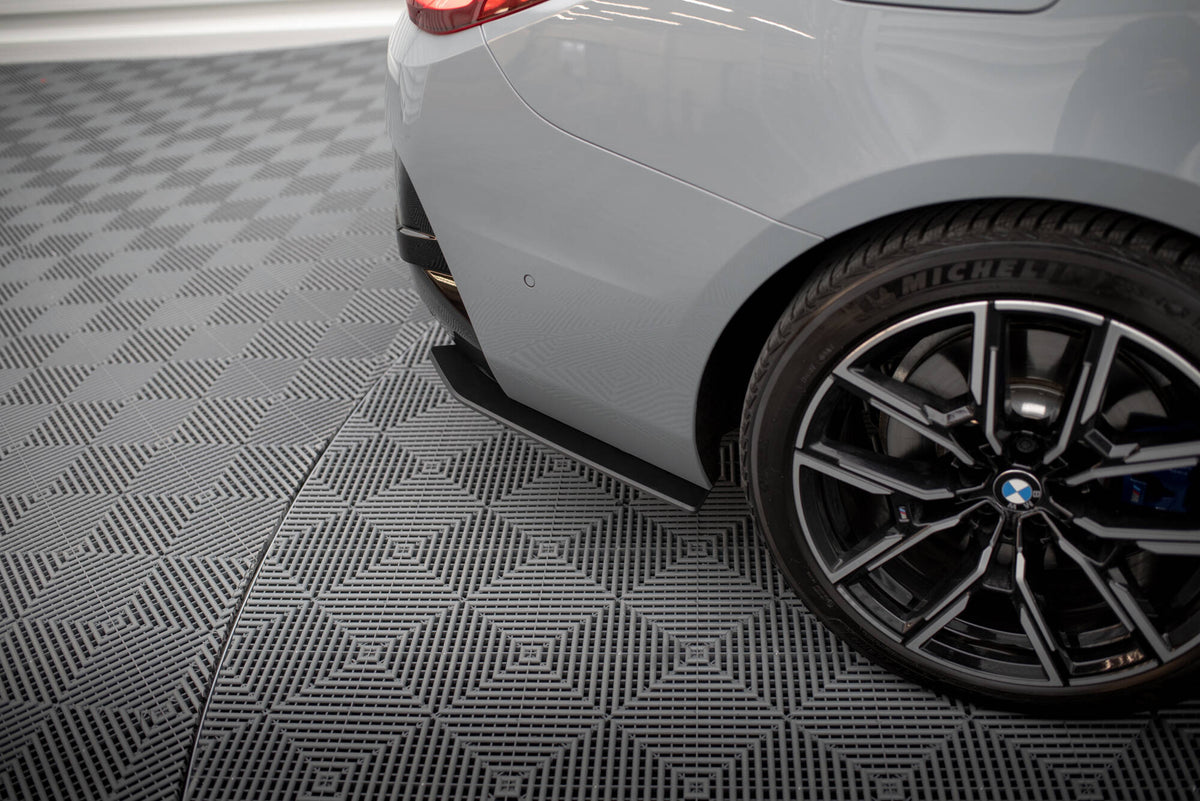 Bakre sidesplitter BMW M440i G26 montert – nærbilde