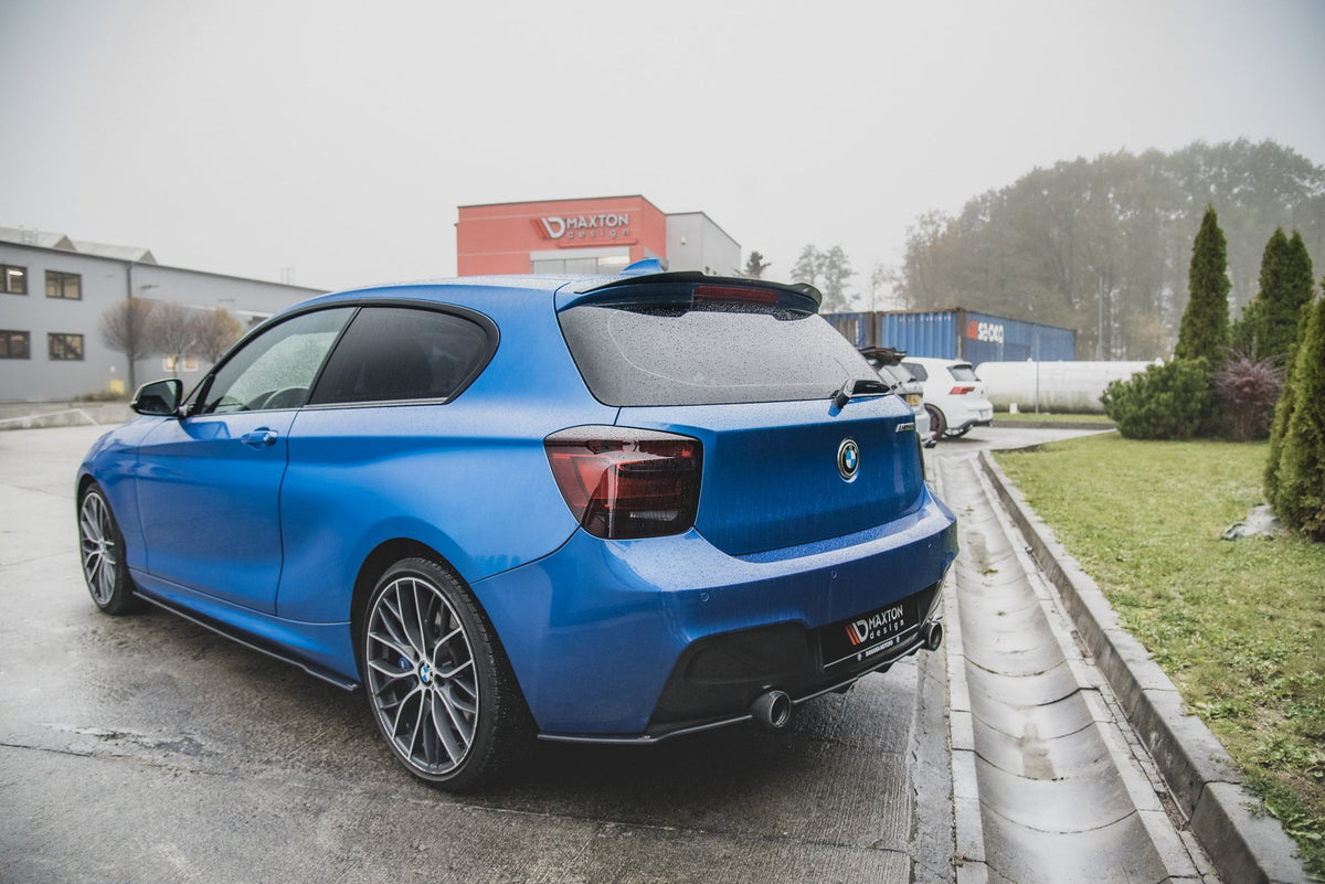BMW M135i F20 med sideflaps bak som gir aggressivt sportslig utseende på bakpartiet