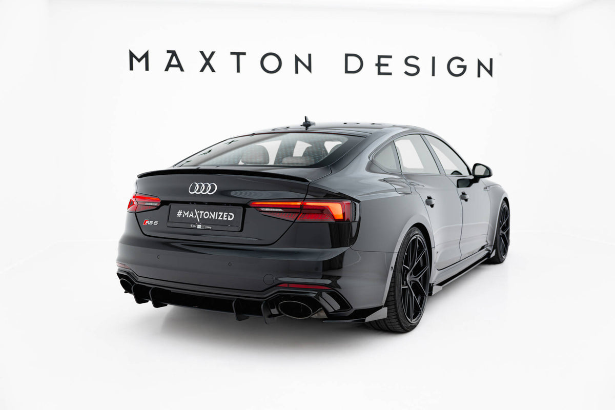 Bakre sideflaps montert på Audi RS5 Sportback F5 i skrå vinkel