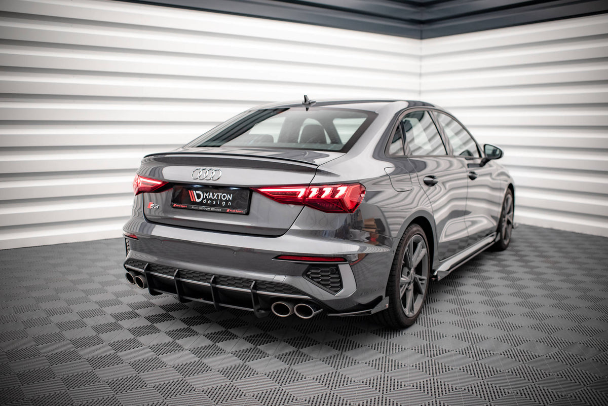 Audi S3 Sedan 8Y sett bakfra med sideflaps som gir forbedret aerodynamikk og racing-stil