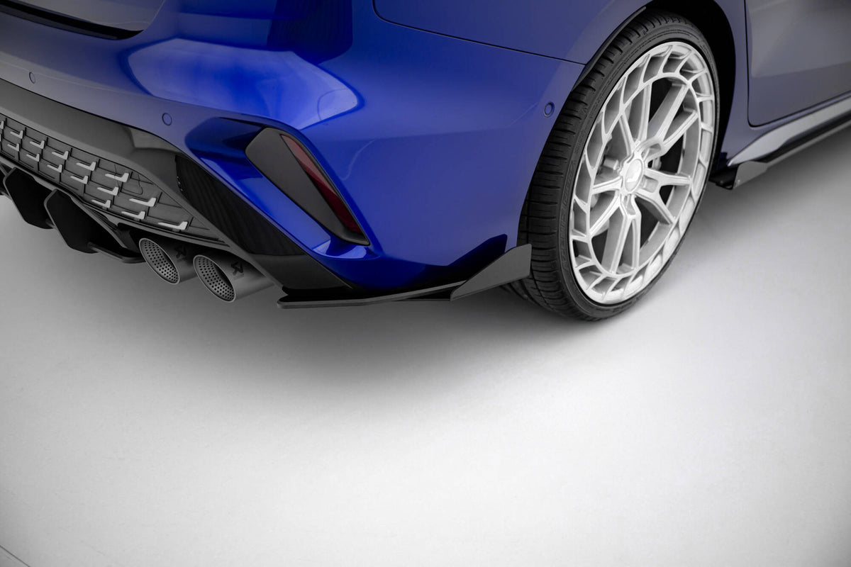 Sideflaps bak i sort for Audi S3 Sedan 8Y Facelift V1 montert på støtfanger med aerodynamisk design