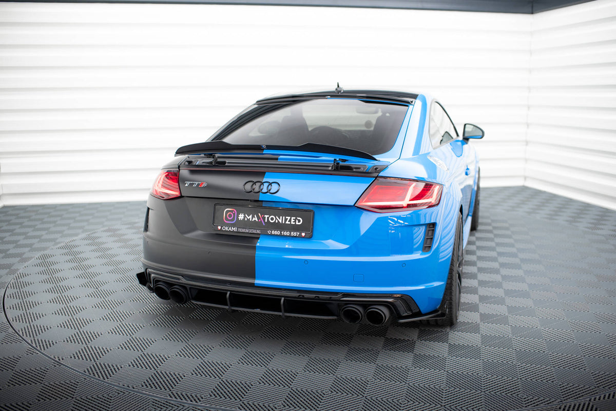 Maxton Design sideflaps bak til Audi TT S 8S vist med monteringsutstyr