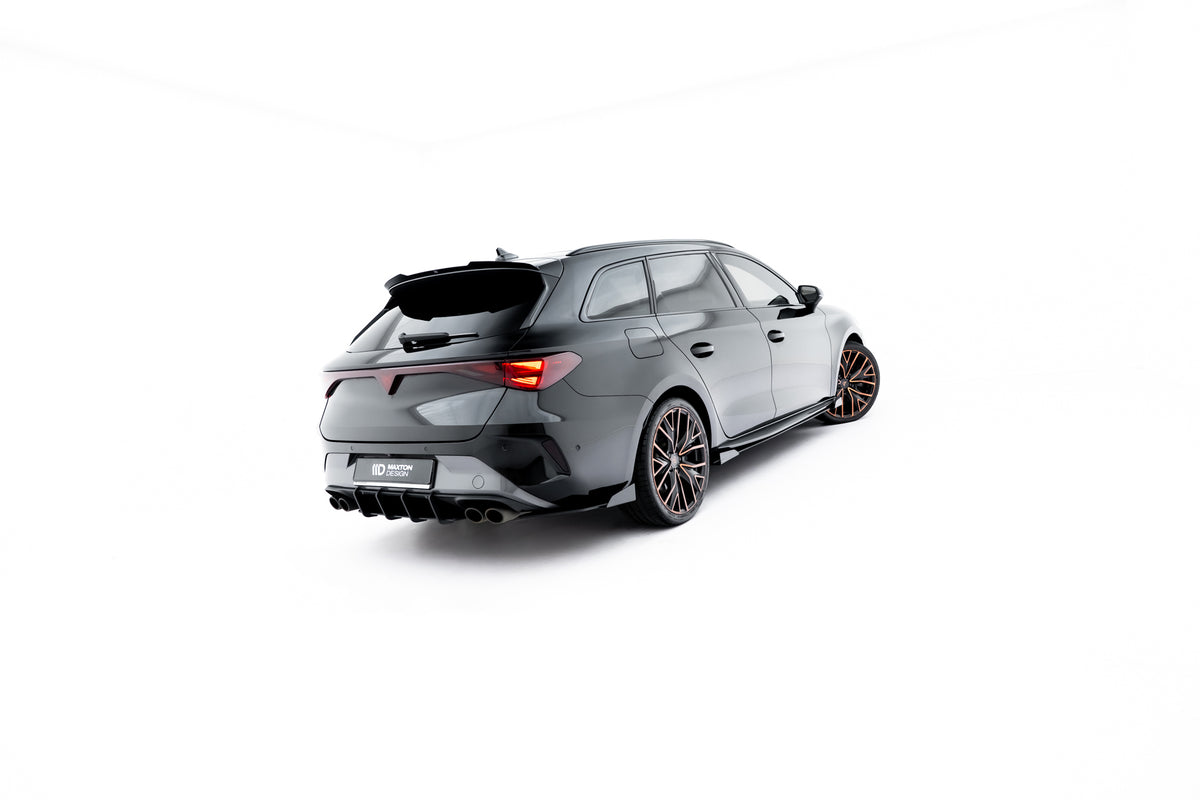Nærbilde av Street Pro sidesplittere bak med flaps til Cupra Leon ST