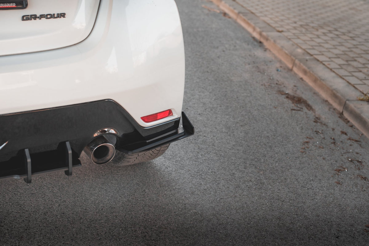 Sideflaps Bak Toyota Gr Yaris MK4 With Flaps – nærbilde av flaps