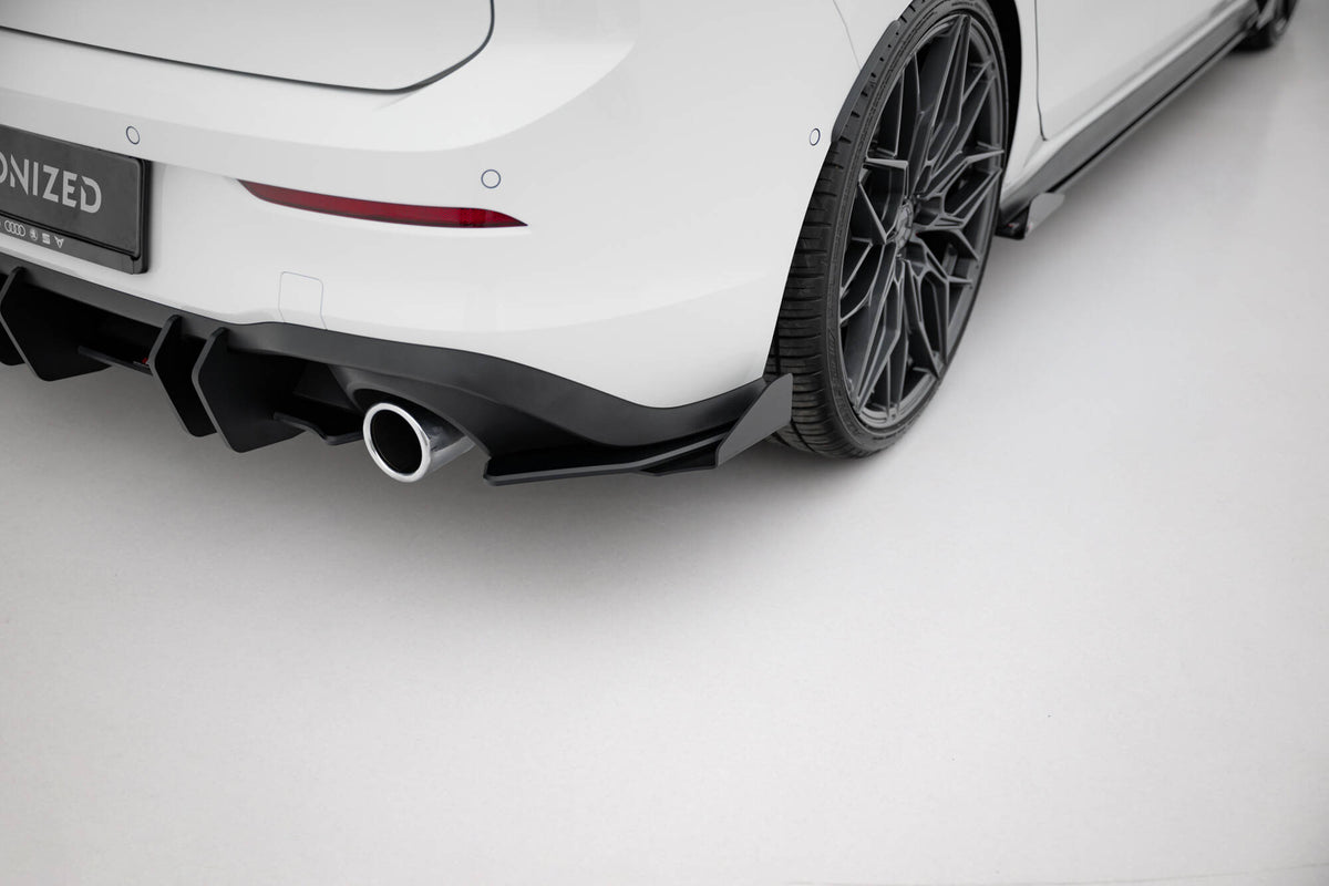 Sideflaps bak for VW Golf 8 GTI / GTE sett skrått bakfra