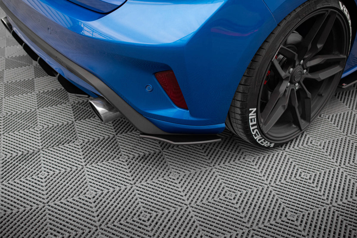 Sideflaps bak til Focus ST MK4, venstre og høyre del vist side om side