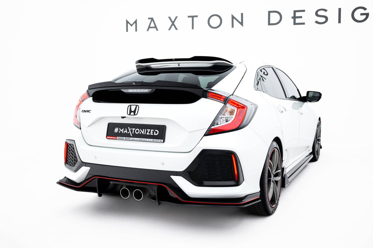 Sideflaps bak Street Pro for Honda Civic Sport MK10, sett forfra i matt svart finish