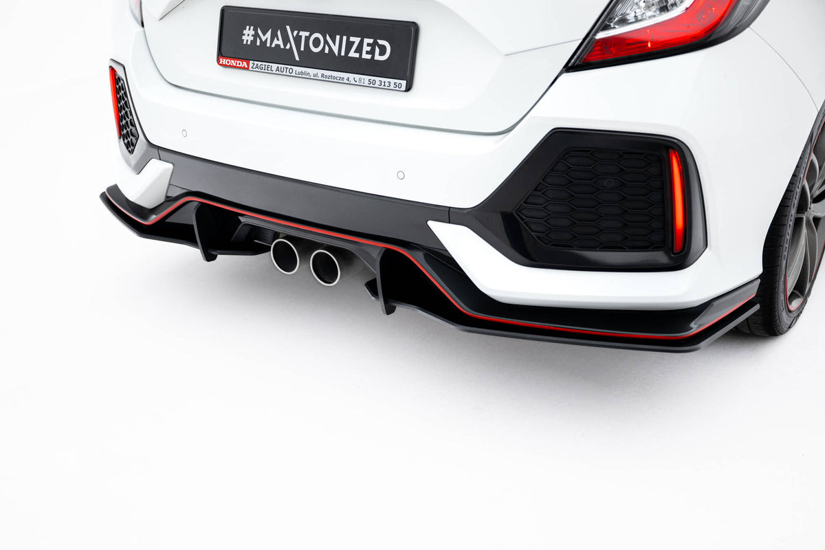Bakre sidesplitter montert på Honda Civic Sport MK10, skrå vinkel bakfra