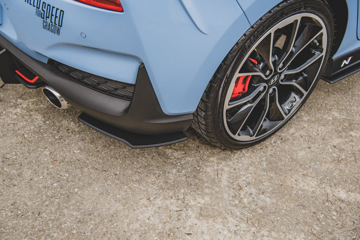 Sideflaps bak Street Pro for Hyundai i30 N MK3 Hatchback sett forfra