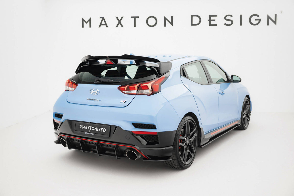 Sidesplitter bak montert på Hyundai Veloster N MK2, skrå vinkel fra bakre hjulbue