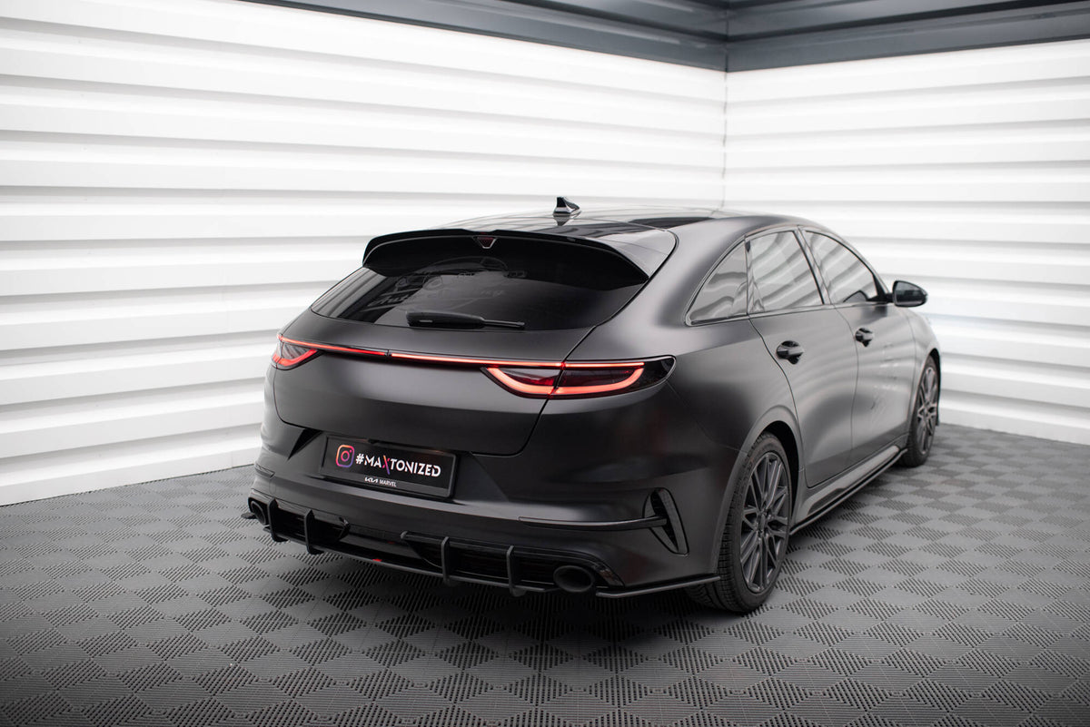 Street Pro sidesplittere for Kia Proceed GT i matt svart nærbilde av kantfinish