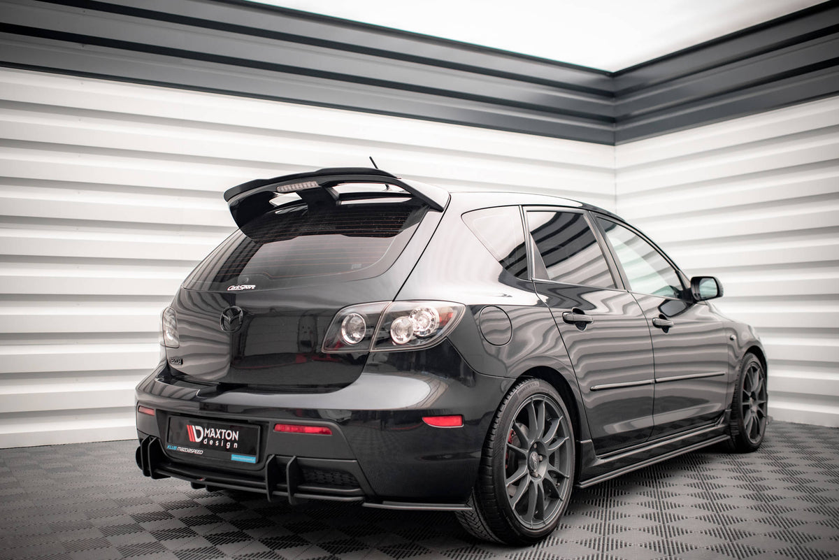 Nærbilde av 10 mm ABS-kantfinish på sideflap til Mazda 3 MPS MK1