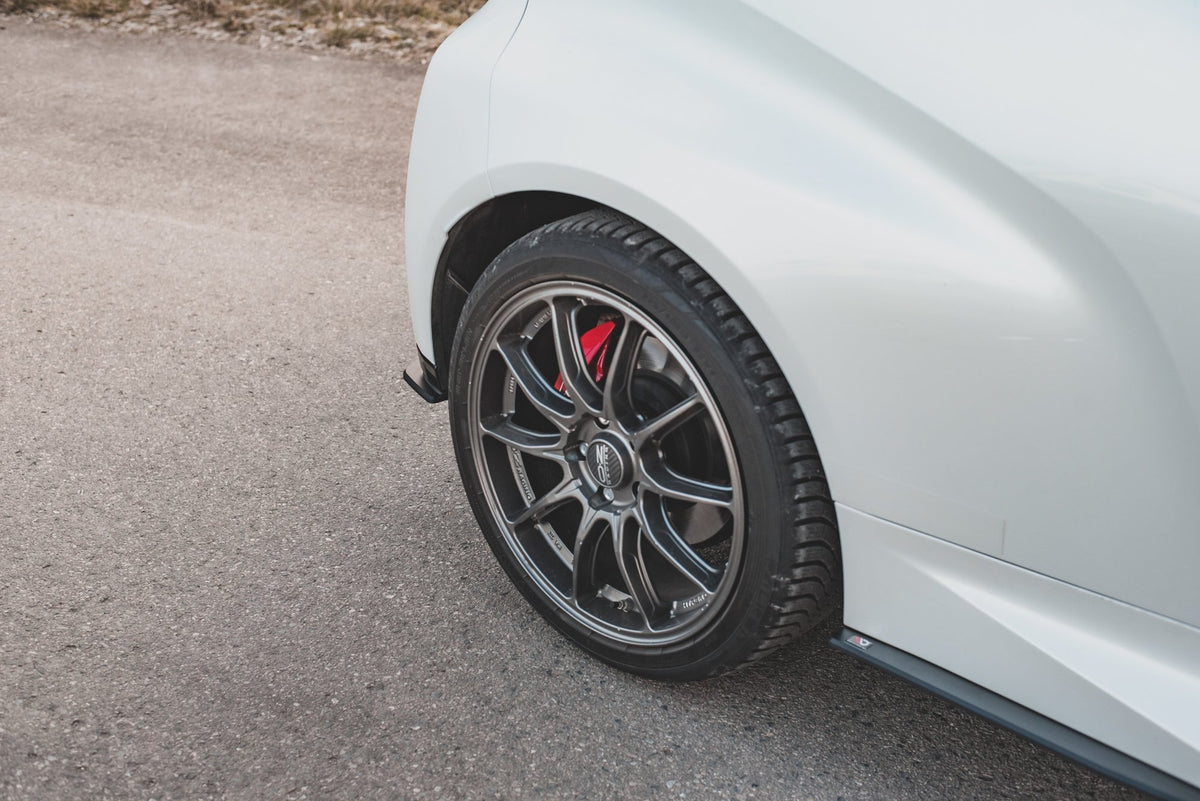 Sideflaps Bak Toyota Gr Yaris MK4 RS – montert på bakre støtfanger
