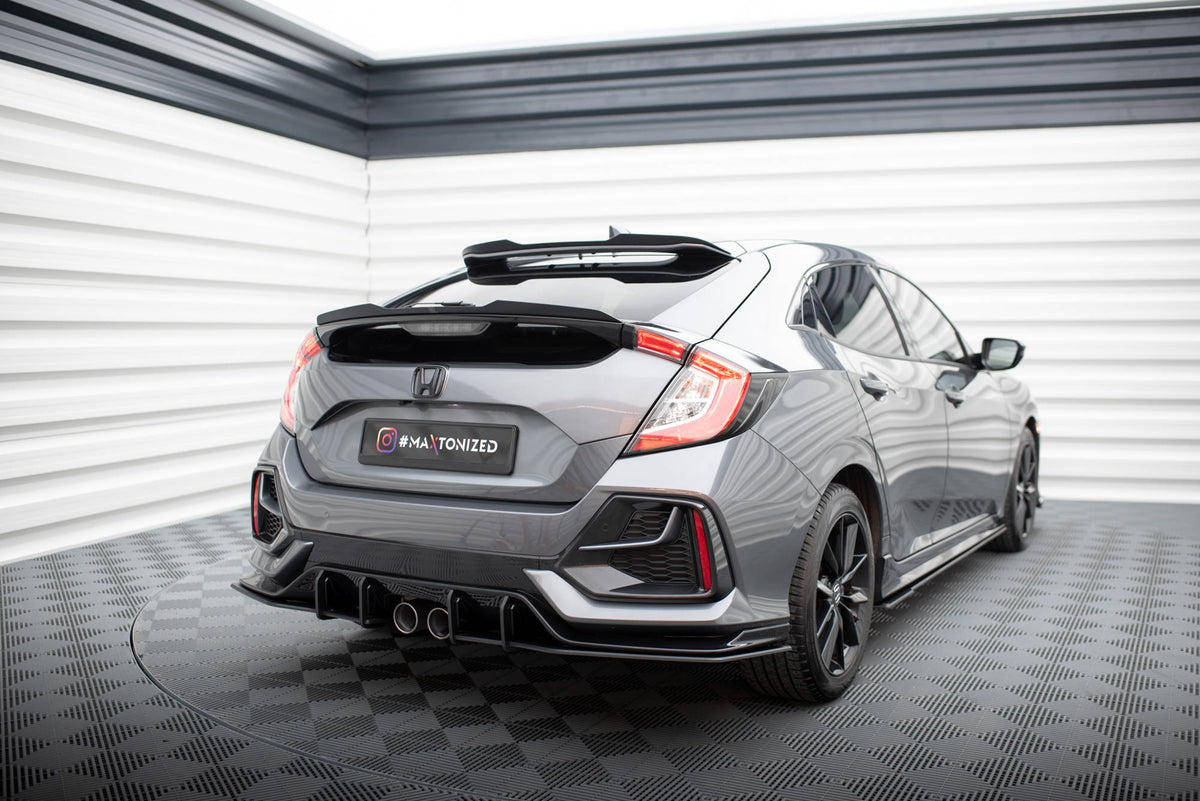 Nærbilde av kantfinish på sidesplittere bak til Honda Civic Sport Mk 10