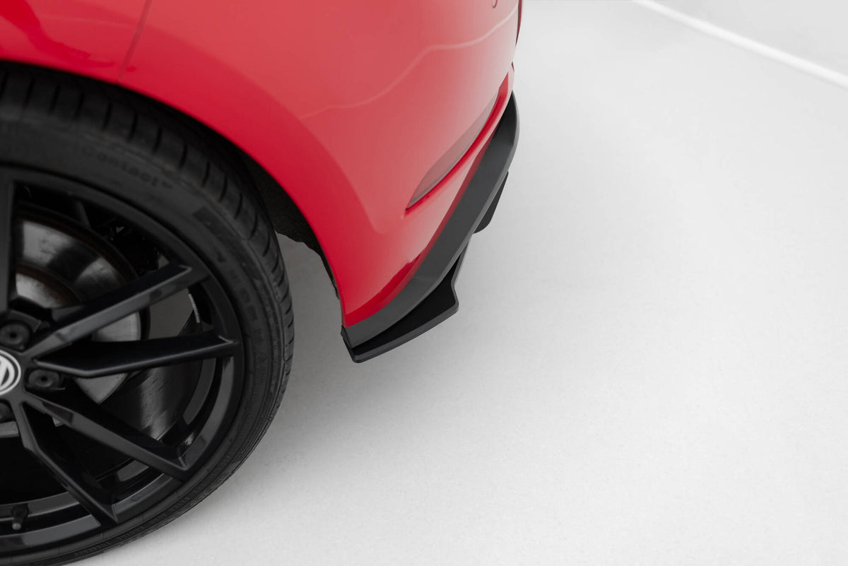 Nærbilde av kantfinish på bakre sideflap til Golf R MK7 Facelift