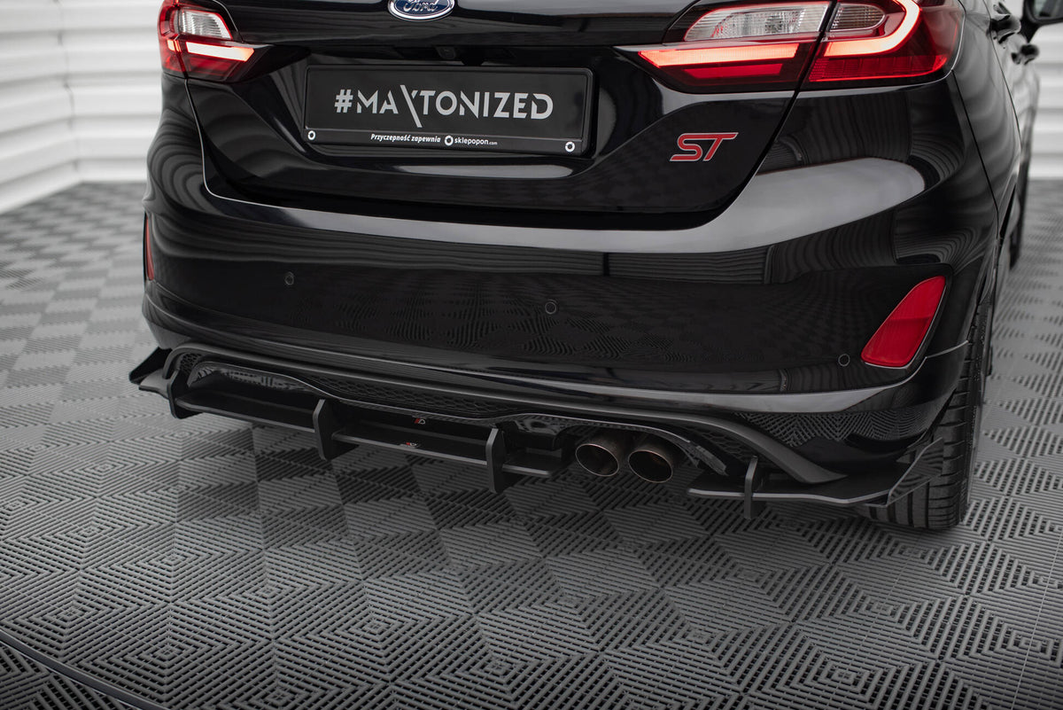 Street Pro diffuser med flaps til Ford Fiesta MK8 ST sett i skrå vinkel bakfra