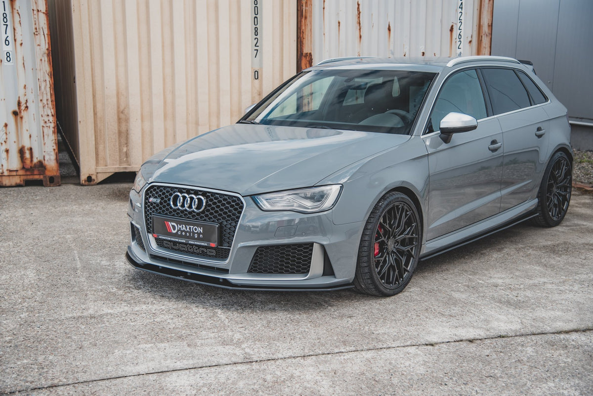 Sideskjørt montert under originalskjørt på Audi RS3 8V Sportback, sidevisning