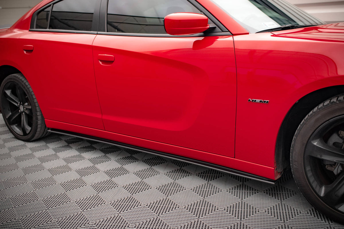 Street Pro sideskjørt montert på Dodge Charger RT MK7 Facelift sett fra siden