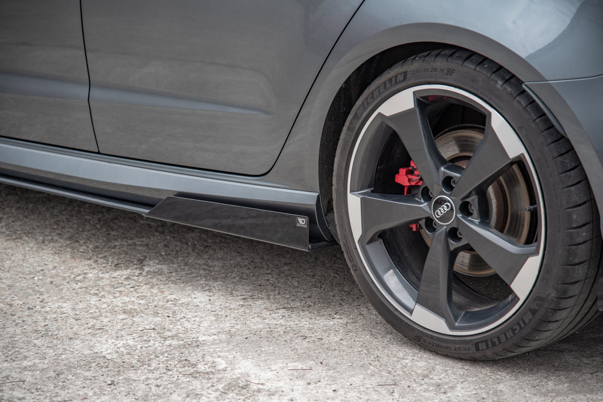 Komplett sett med sideskjørt-diffusorer og flaps til Audi RS3 8V sett ovenfra