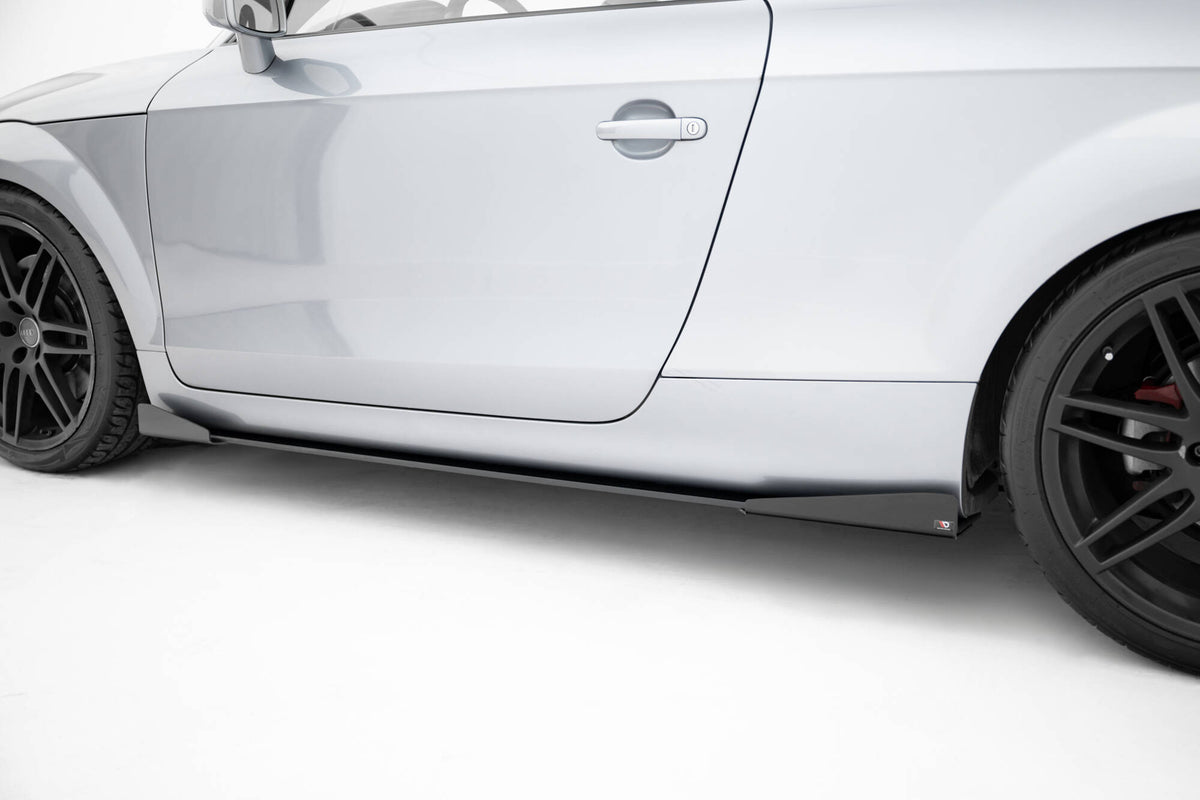 Komplett sett med sideskjørt-diffusorer og flaps for Audi TT S 8J, sett fra siden