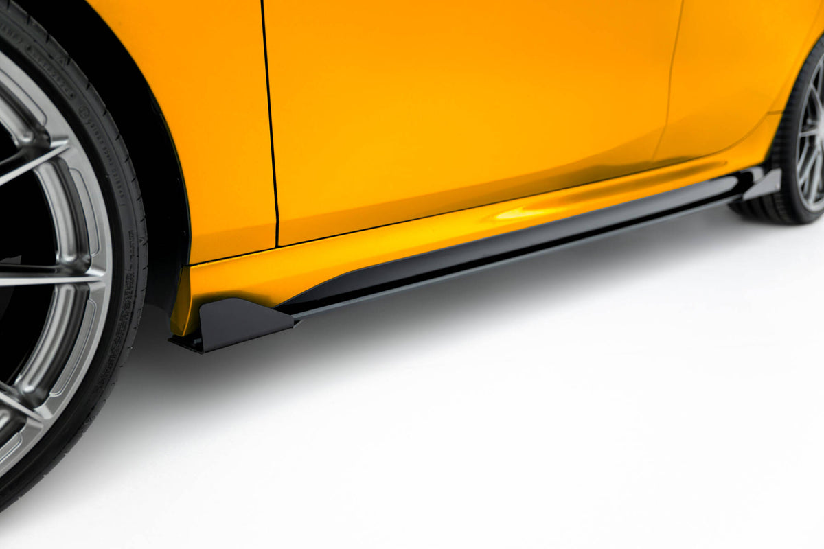 Sideskjørt BMW F70 1-Serie M-Pakke med sideflaps V1 fra Maxton Design montert