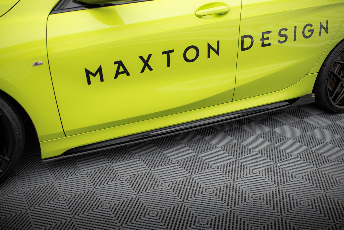 Maxton sideskjørt med flaps BMW F40 – oversiktsbilde fra siden