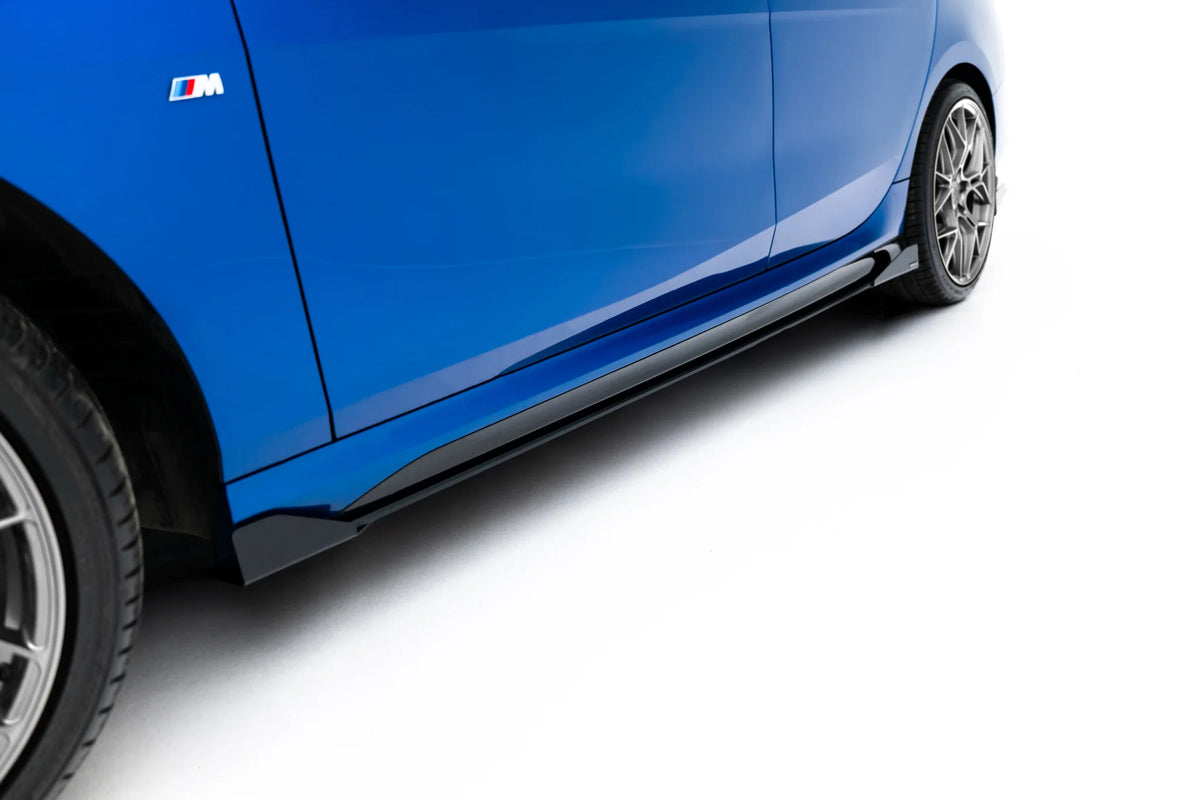 Detalj av kantfinish på Maxton sideskjørt diffuser til BMW F74