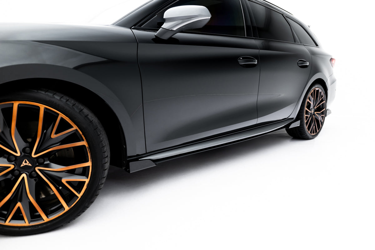 Nærbilde av sideskjørt diffuser fra Maxton Design på Cupra Leon Aero Mk1