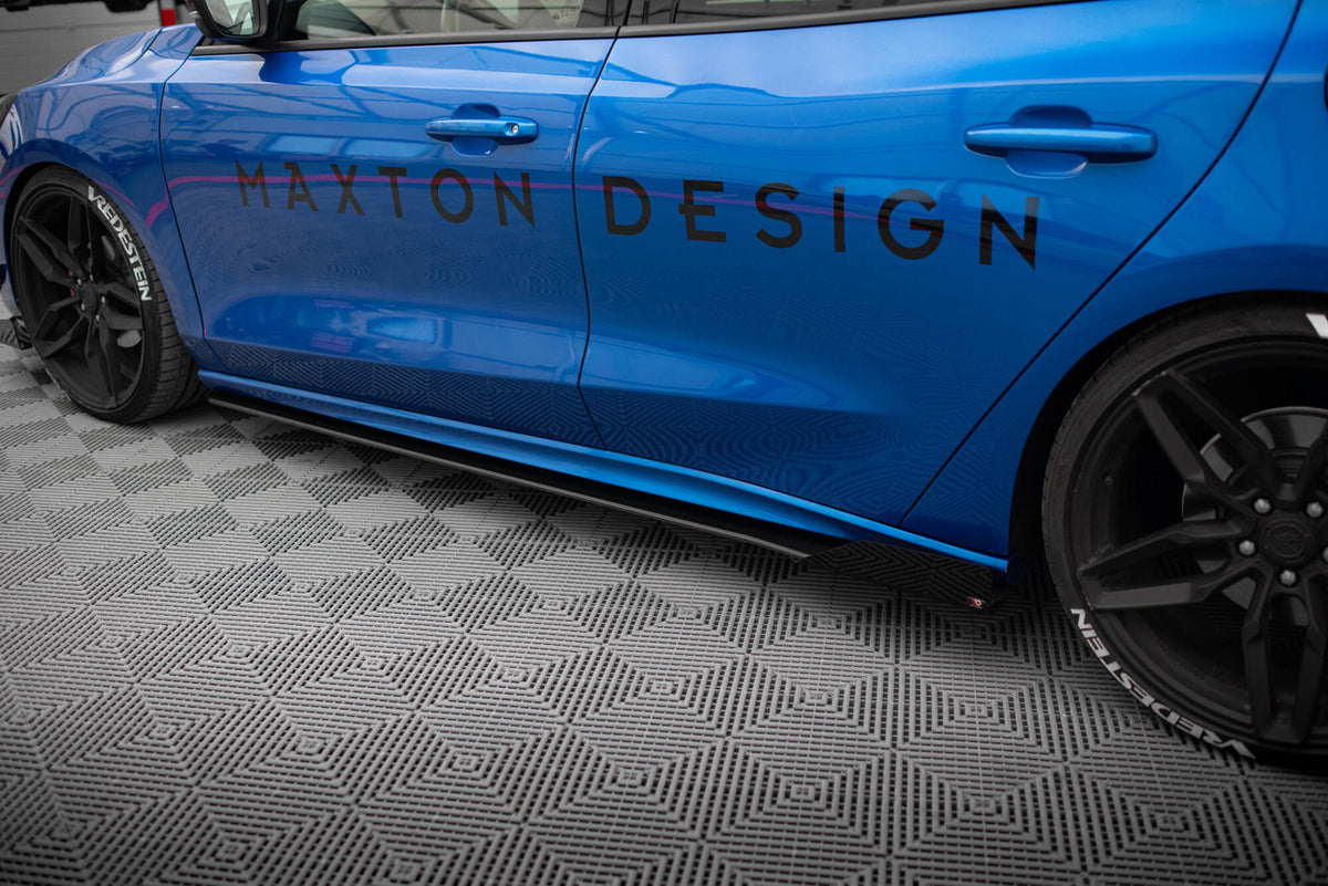 Street Pro Sideskjørt Ford Focus ST / ST-Line MK4 med Flaps - FOFO4STCNC-SD1B+SRF1G