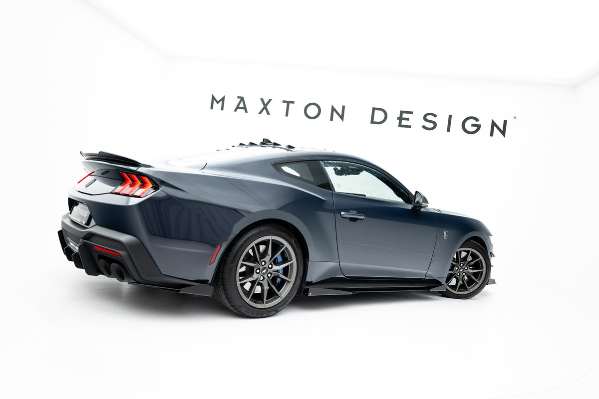 Street Pro sideskjørt diffusers med flaps til Ford Mustang Dark Horse Mk7 i matt sort ABS