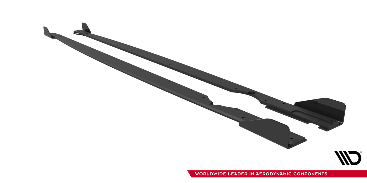 Sidepanel til VW Golf 8 R Facelift – nærbilde av overflaten med blank svart finish