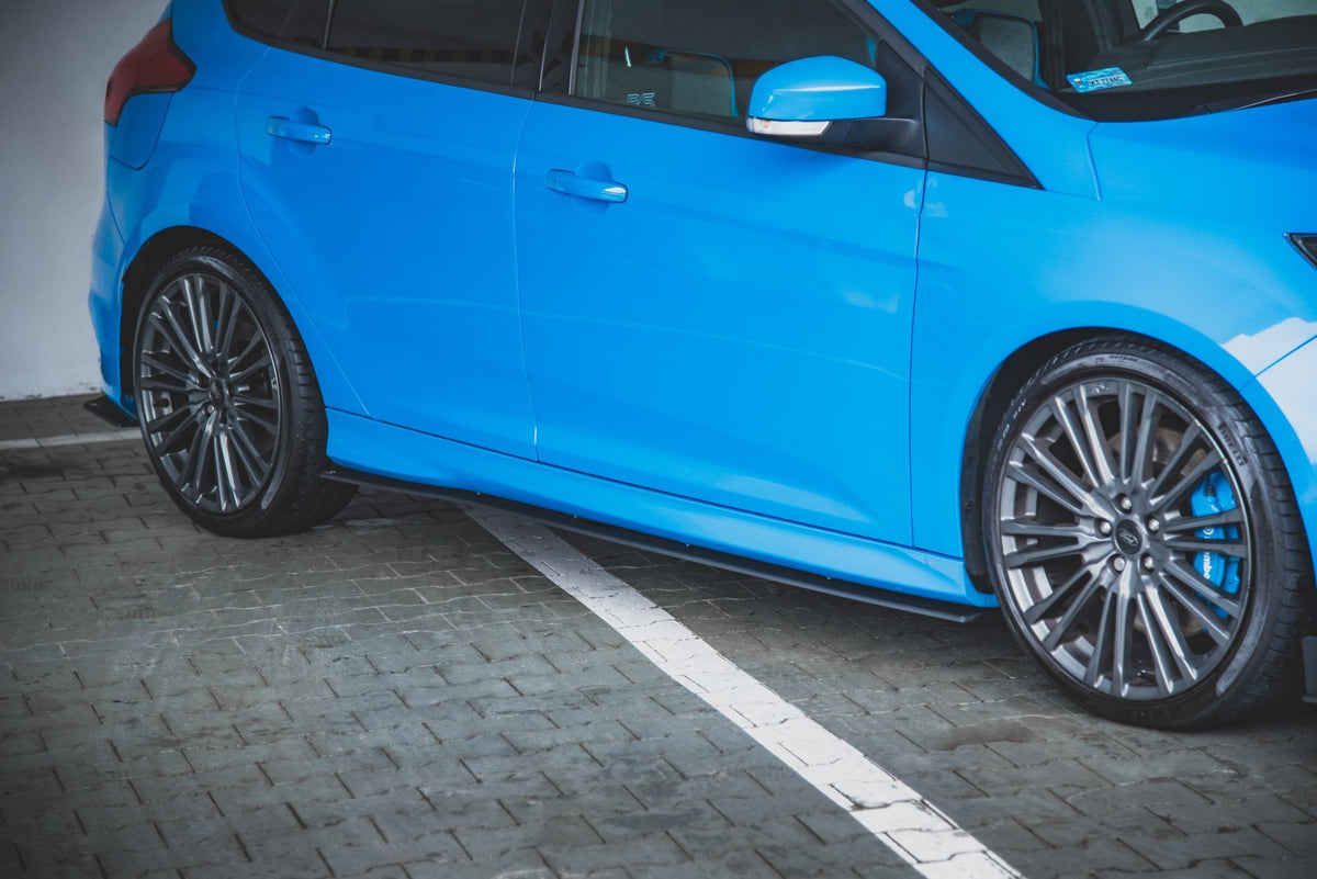 Street Pro sideskjørt-diffuser til Ford Focus RS MK3 sett ovenfra på hvit bakgrunn