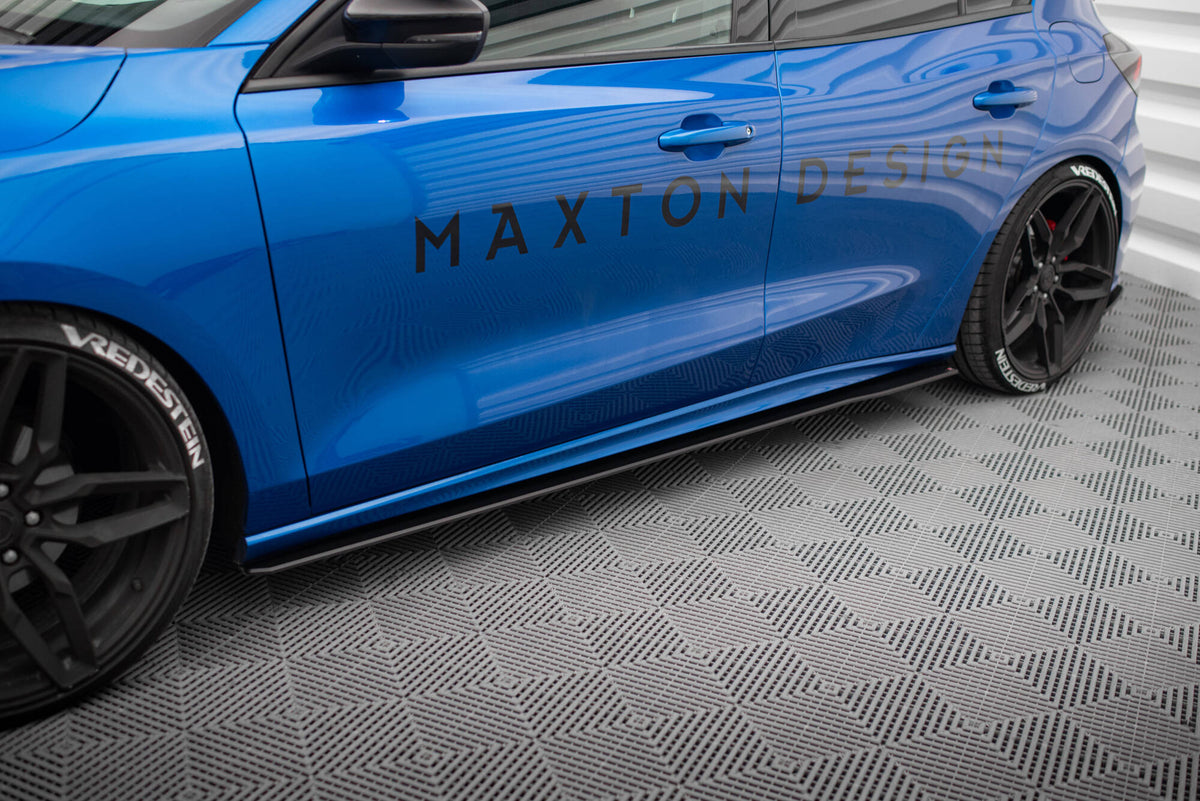 Street Pro sideskjørt i svart finish for Ford Focus ST-Line MK4 bakfra