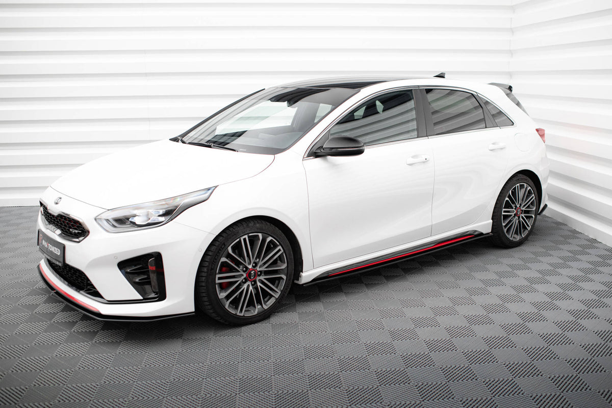 Sideskjørtdiffuser fra Maxton Design montert på Kia ProCeed GT, sett fra siden