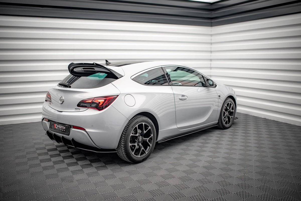 Nærbilde av sideskjørt diffuser i 10 mm ABS-plast med sporty kantfinish