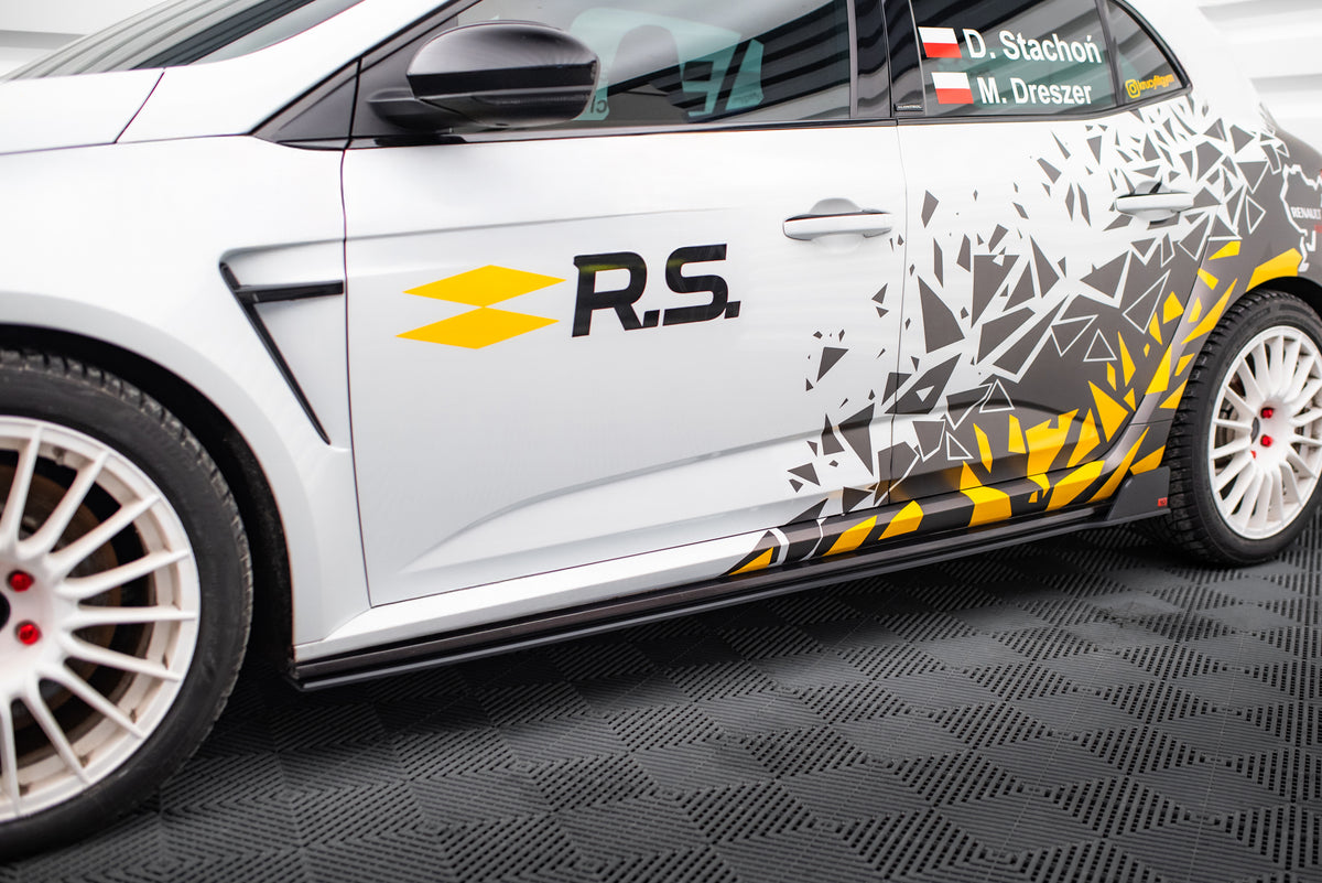 Street Pro sideskjørt diffusorer til Renault Megane RS MK4 i matt svart, sett ovenfra