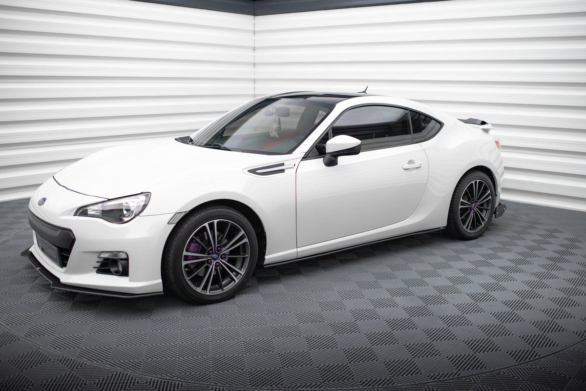 Sideskjørt diffusor montert på Subaru BRZ sett fra siden