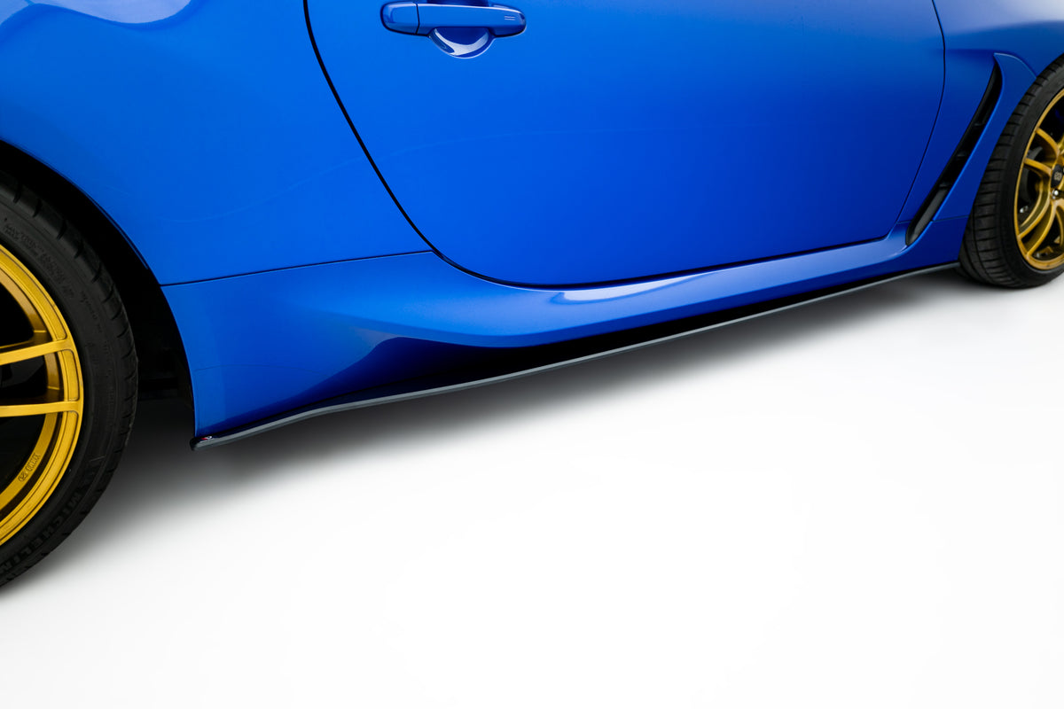 Nærbilde av kantfinish på sideskjørt diffuser til Subaru BRZ Mk2