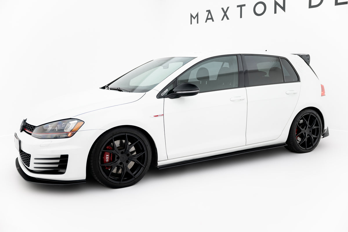 Maxton Design terskelforlenger montert på VW Golf 7 GTI, sidevinkel