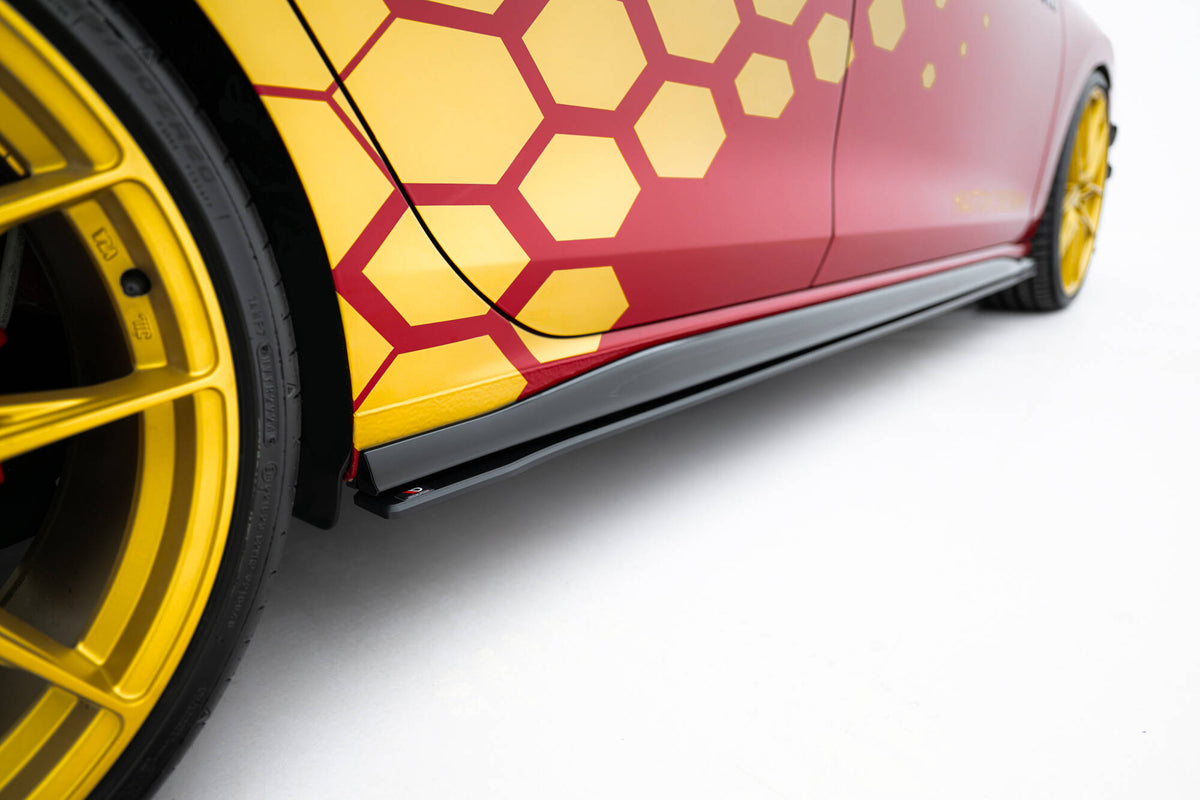 Sideskjørt-forlenger til VW Golf 8 GTI Clubsport / GTI Facelift vist fra venstre side i profil